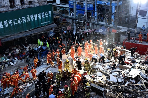 Collapsed residential buildings kills 22 people in eastern China
