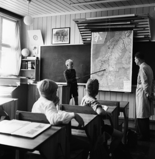 Unterricht in Dorfschule/Norwegen/1955. - Lesson in village school / Norway / 1955 - Pédagogie : école.