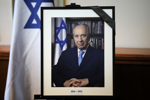 Former Israeli President Shimon Peres dies at 93