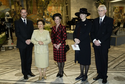 The Iranian human rights activist and lawyer Shirin Ebadi arrives for the the Nobel Peace Award