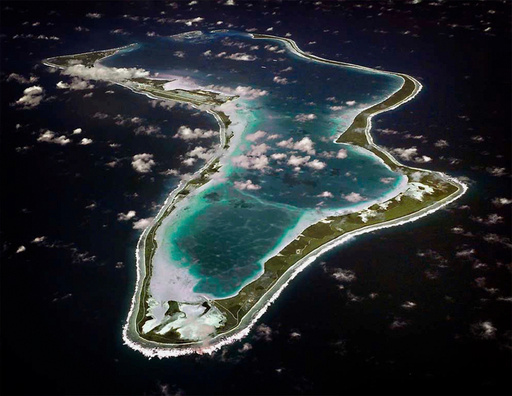 Den amerikanske marinen har tidligere frigjort dette flyfotoet av øya Diego Garcia i Indiahavet, der USA og Storbritannia har en felles militærbase.