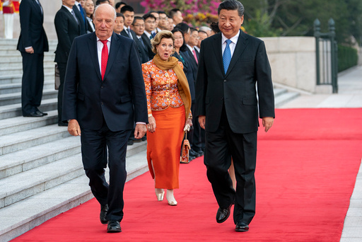 Kongeparet på offisielt statsbesøk i Kina