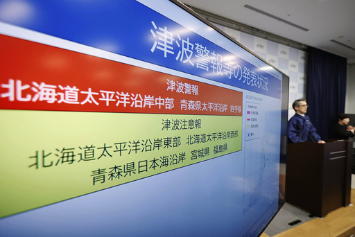 Japans meteorologiske institutt holdt pressekonferanse om tsunamivarselet mandag.