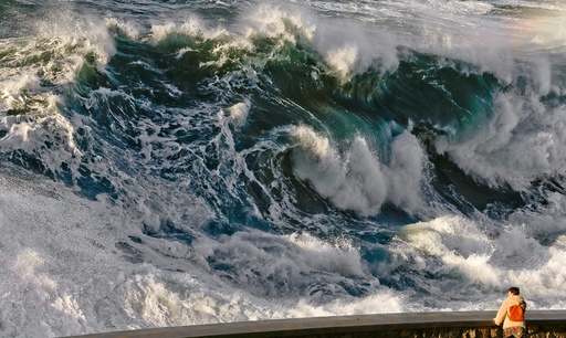 Big waves in San Sebastian