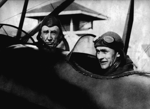 Roald Amundsen mit Omdahl im Flugzeug - Roald Amundsen with Omdahl in airplane - Roald Amundsen et Omdahl en avion