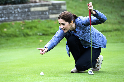 H.K.H. Kronprinsessen forestår overrækkelse af præmie til Asserbo Golf Clubs juniorafdeling, Kronprinsessen