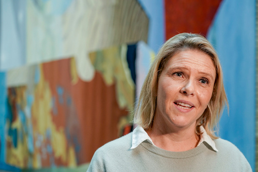 Frp-leder Sylvi Listhaug mener regjeringen sløser penger på klimatiltak, mens bilister og syke folk må betale regningen. Foto: Terje Pedersen / NTB
