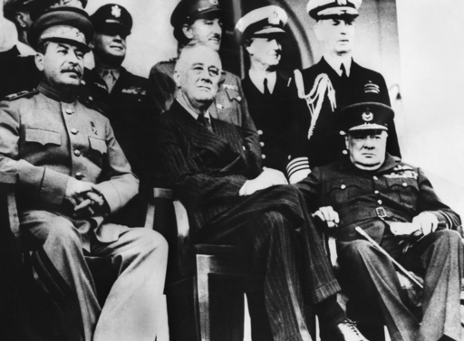 Stalin, Roosevelt och Churchill vid Teherankonferensen.