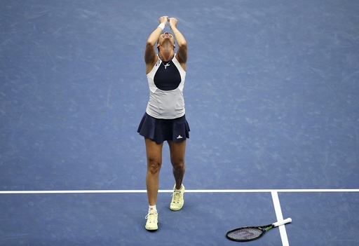 Pennetta of Italy celebrates after defeating compatriot Vinci in their women's singles final match at the U.S. Open Championships tennis tournament in New York