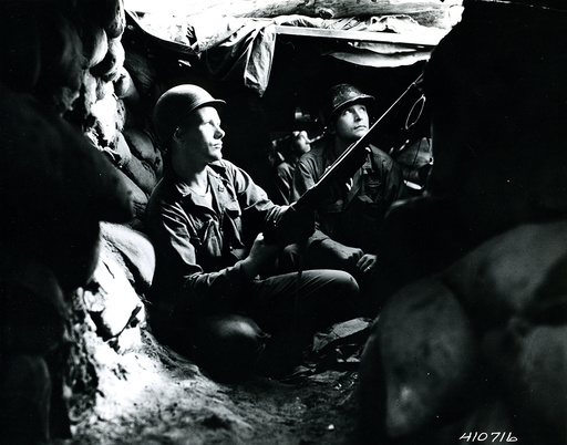 Korea-Krieg, US-Soldaten in Deckung / Foto 1952 - Korean War, US soldiers under cover -