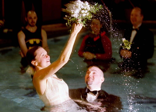 YOUNG COUPLE MARRIED IN A SWIMMING POOL ON VALENTINE'S DAY