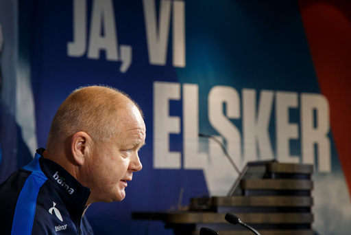 Pressekonferanse med landslagstrener Per Mathias Høgmo på Ullevål stadion, dagen før VM kvalifiseringskampen mot San Marino.