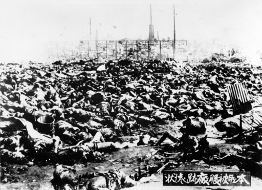 Opfer in Hiroshima nach Atombombe - Victims of the atom bomb in Hiroshima - Deuxième Guerre mondiale / Guerre du Pacifique, 1941-45 : ex