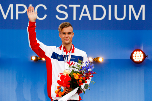 Søndag fikk Filip Ingebrigtsen sin EM gullmedalje og storebror Henrik sin EM bronsemedalje etter lørdagens 1500 meter under friidretts-EM i Amsterdam.