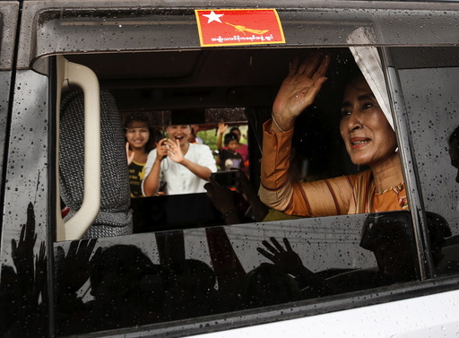Myanmar pro-democracy leader Aung San Suu Kyi waves to supporters after she gave a speech on voter education at the Hsiseng township in Shan state, Myanmar