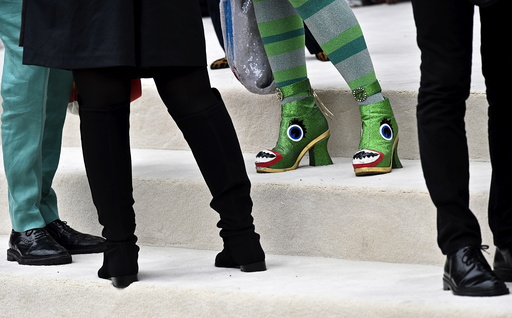 Guests arrive for the Burberry Spring/Summer 2016 collection during London Fashion Week