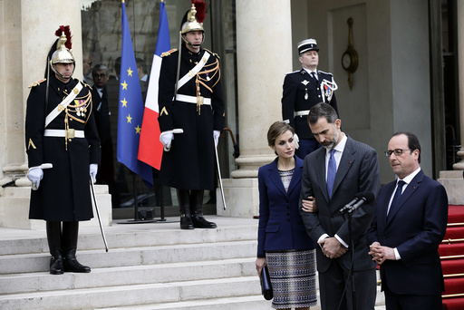 French President Francois Hollande, Spain's King Felipe VI and his wife Queen Letizia at the Elysee Palace in Paris