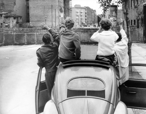 Families wave at each other across Berlin Wall