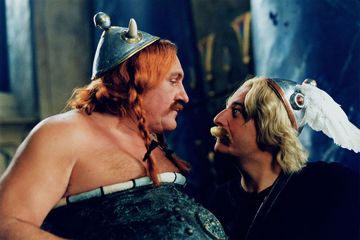 ASTERIX & OBELIX: MISSION CLEOPATRA (2002), directed by ALAIN CHABAT. GERARD DEPARDIEU; CHRISTIAN CLAVIER.