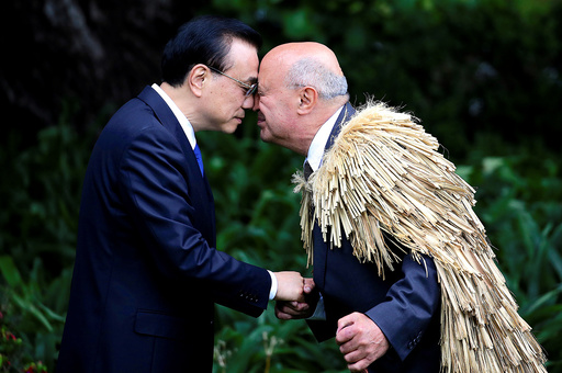 Chinese Premier Li Keqiang hongis, a traditional New Zealand Maori welcome, with Piri Sciascia during an official welcoming ceremony at Government House in Wellington, New Zealand