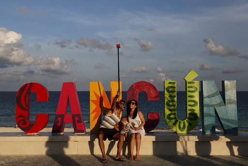 Wider Image: Earthprints: Cancun
