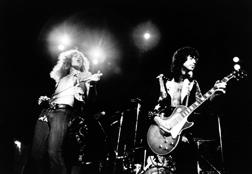 THE SONG REMAINS THE SAME, Robert Plant and Jimmy Page of Led Zeppelin, 1976