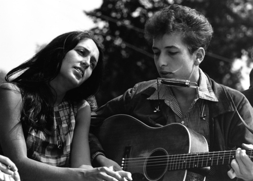 Joan Baez und Bob Dylan / Foto 1963 - Joan Baez and Bob Dylan / Photo / 1963 - Baez, Joan ; chanteuse et parolière américaine ; née à New Y