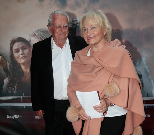 Herborg Kråkevik og Robert Stoltenberg på den røde løperen til premieren på filmen Løvekvinnen på Colosseum kino onsdag kveld.