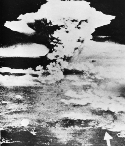 Atompilz über Hiroshima / Foto - Mushroom cloud over Hiroshima / Photo - Deuxième Guerre mondiale / Guerre du Pacifique, 1941-45 : ex