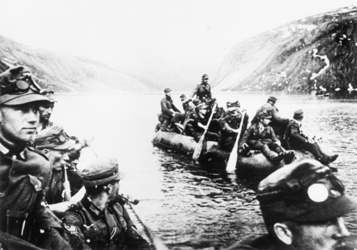 Norwegen 1940 / dt. Soldaten in BootenÖ