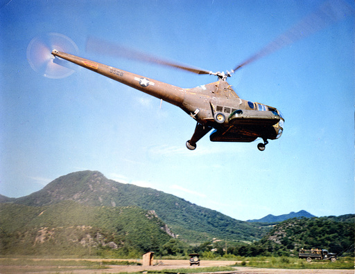 Korea-Krieg, US-Helikopter mit Lazarettinventar /Foto 1952 - Korean War, US helicopter / photo -