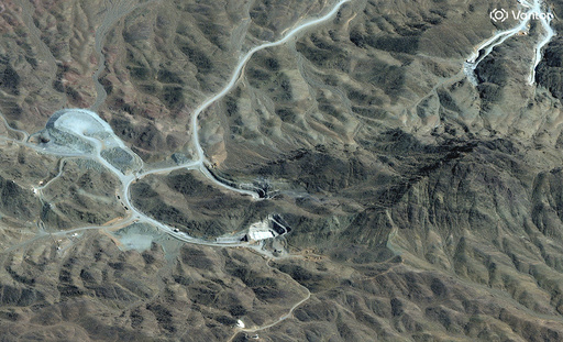 Store deler av det iranske atomanlegget i Natanz ligger dypt inne i Pickaxe-fjellet.