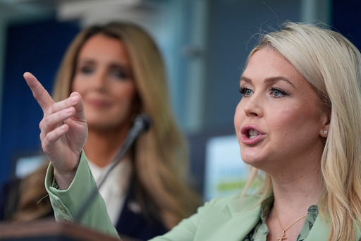 Det hvite hus' pressetalsperson Karoline Leavitt under en pressekonferanse onsdag kveld.