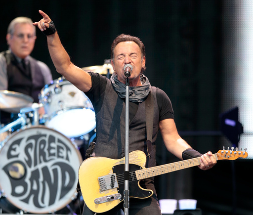 Bruce Springsteen under konserten på Ullevaal Stadion i Oslo onsdag kveld.