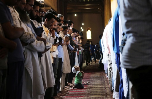 Indian Kashmir Muslims celebrate Ramadan