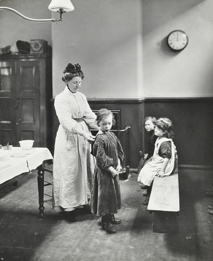 Nurse examining children before 'cleansing', Chaucer Cleansing Station, London, 1911. Artist: Unknown.