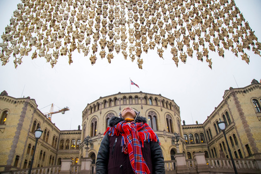 400 reinsdyrskaller utstilt på Eidsvold plass