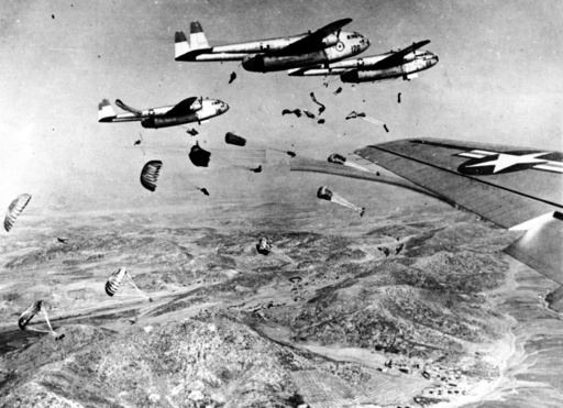 Korea-Krieg / amerikan. Fallschirmtruppe - US paratroops north of Seoul/ Korea/1951 -