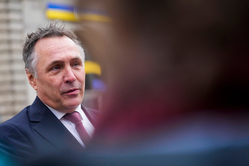 Forsvarsminister Tore O. Sandvik.