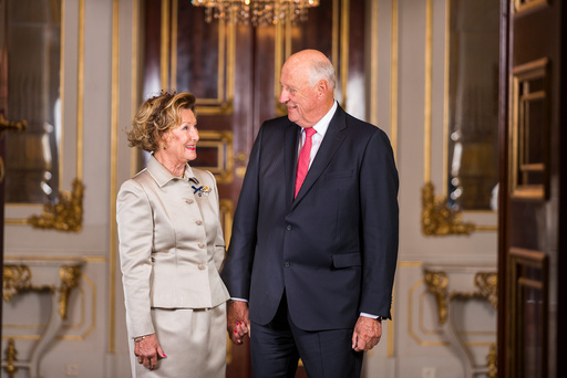 Kong Harald og dronning Sonja feirer gullbryllup.