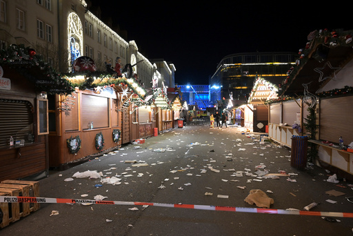 Minst to mennesker er døde og nærmere 70 ble skadet da en bil i stor fart kjørte inn på et julemarked i den tyske byen Magdeburg fredag kveld.