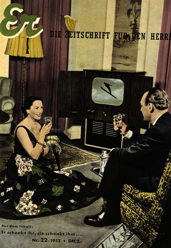 Ehepaar beim Fernsehen / Titels.1952 - Couple watching Television / 1952 -