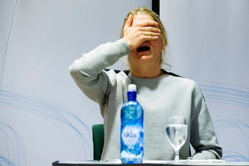 Langrennsløper Therese Johaug på pressekonferansen etter at det ble kjent at hun er tatt for doping.