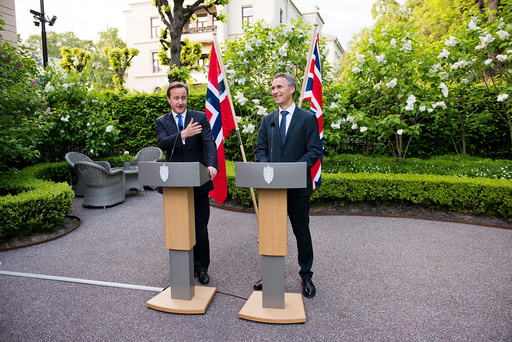 Statsminister Jens Stoltenberg tok imot Storbritannias statsminister David Cameron (t.h) i statens representasjonsbolig i Parkveien 45 6. juni 2012. POOL.