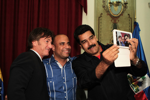 Venezuela's President Maduro takes a picture with actor Penn and Haiti's PM Lamothe as they visit him at Miraflores Palace in Caracas