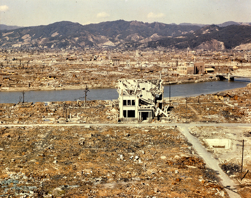 Blick auf Hiroshima / Foto, 1946. - Hiroshima after A-bomb / Photo, 1946. -