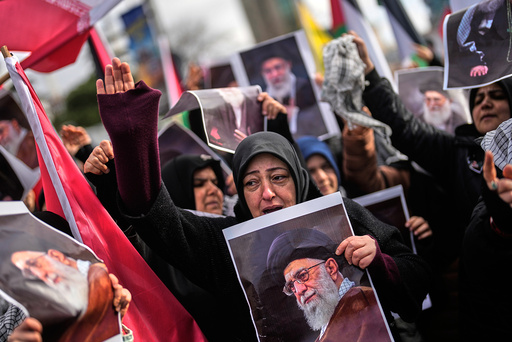 Ayatolla Ali Khamenei ble drept i et angrep lørdag og skal gravlegges.