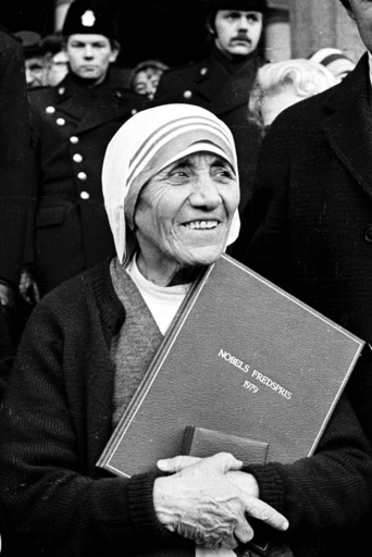 Pope approves sanctification of Mother Teresa