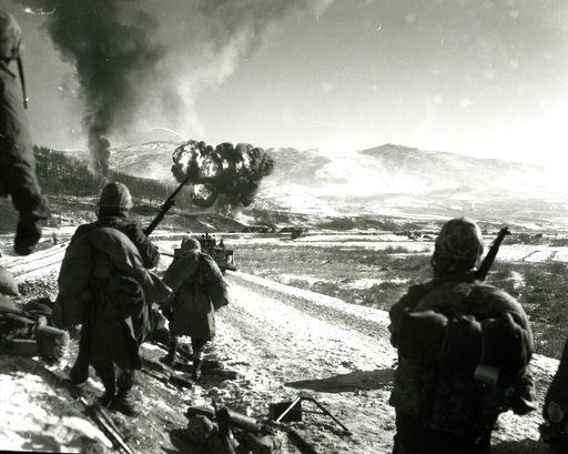 Koreakrieg/ vorrückende US-Marines / Foto 26.12.1950 - Korean War, advancing US marines / photo -